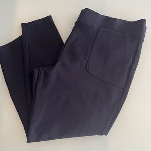 TORRID Women Capri Cropped Size 2 pockets dark black color